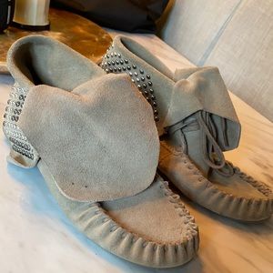 Suede Leather Beaded Moccasins lights Gray